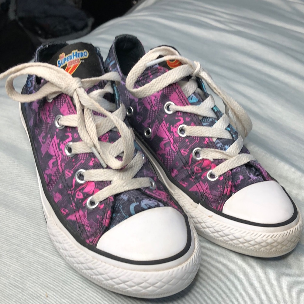 DC Universe Girl converse size 1